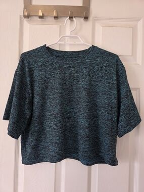 4/$20 NWOT Short Sleeve Cropped Active Shirts | SZ Large